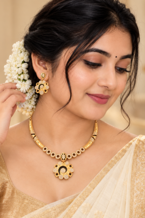 Elegant Floral Diamond-Cut Gold Necklace Set